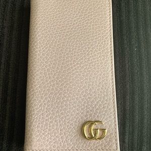 iPhone 7, 8 and SE Gucci cover case in light pink